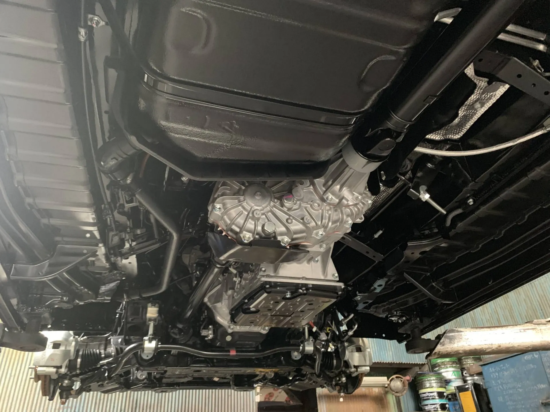 ハイエース 塩害ガード (ピアノブラック)