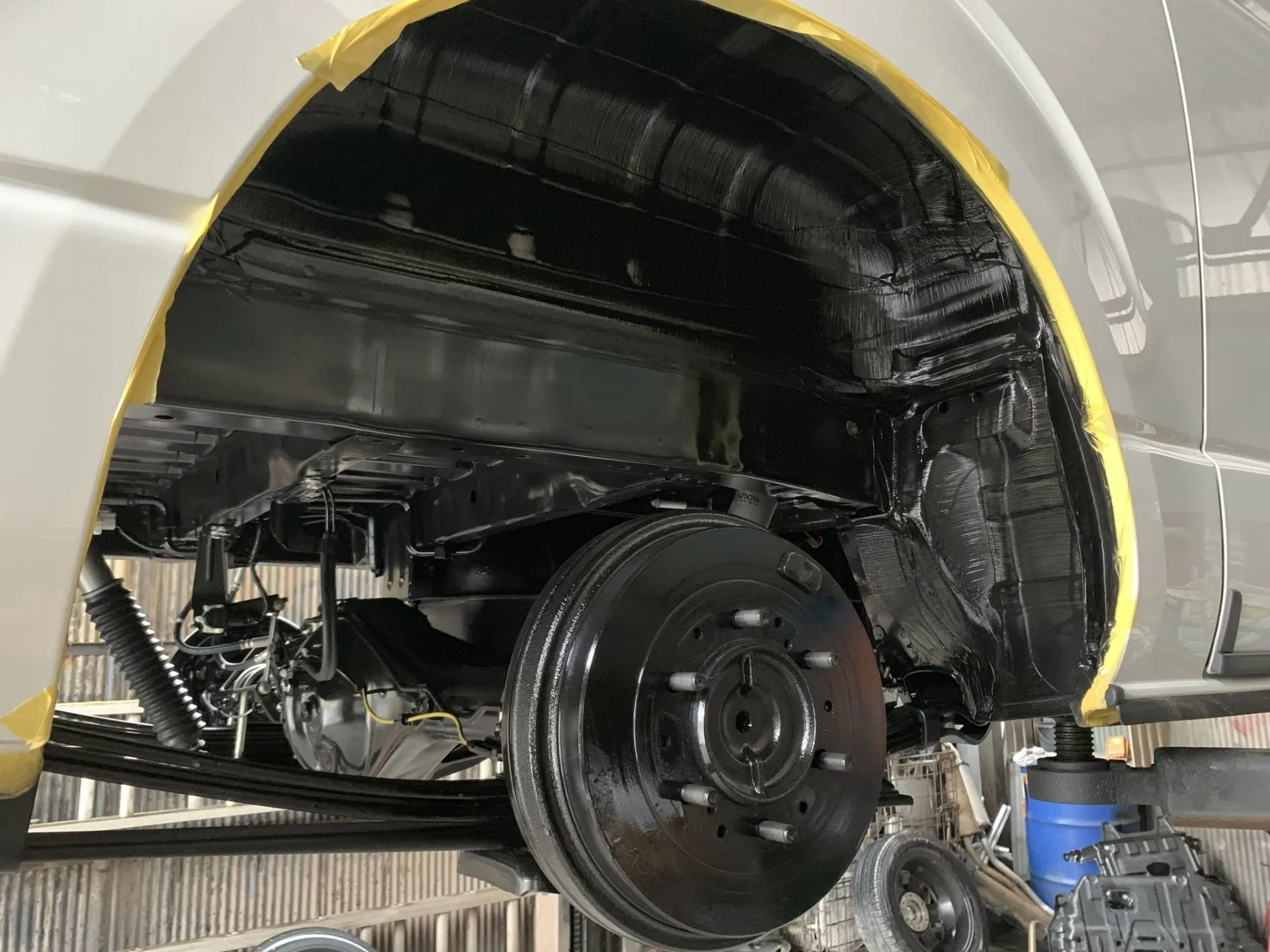 ハイエース 塩害ガード (ピアノブラック)